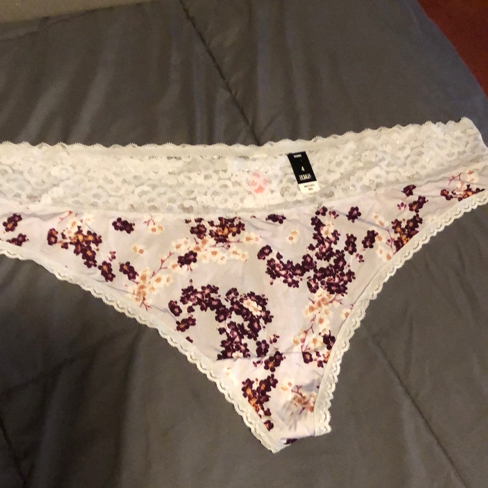 Nwt Torrid size 4 thong panty